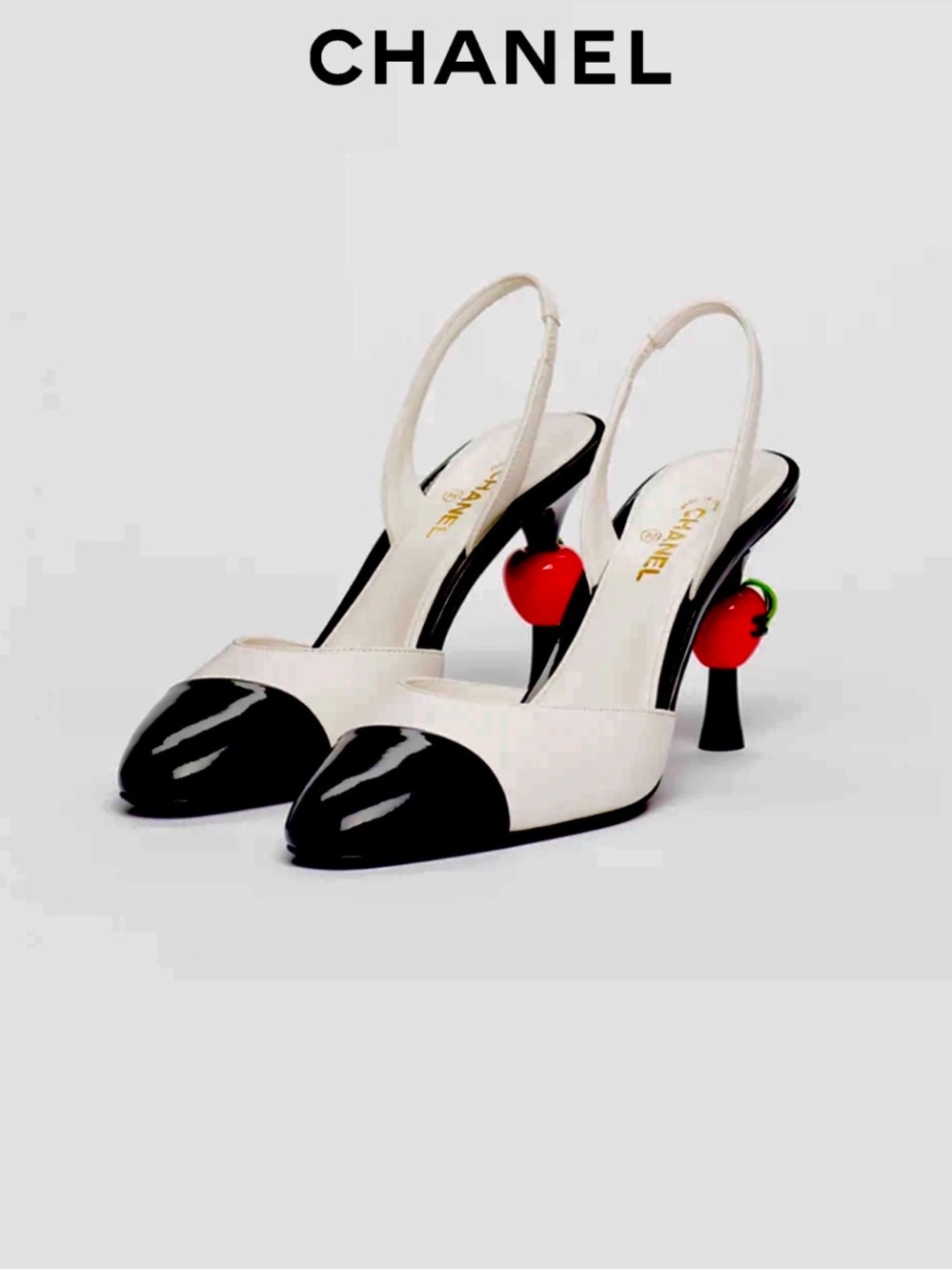 CHANEL 26A White Slingback Pumps 🍎 APPLE HEEL DETAIL. Black Patent Toe Cap NIB